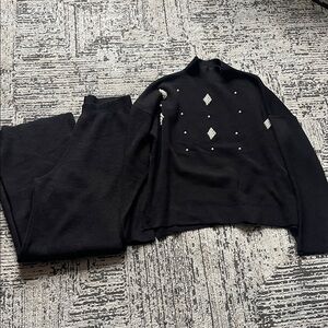 Black Sweater and Pants Set with Diamond Pattern